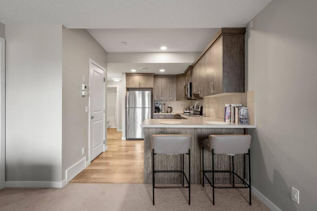 Modern Basement Gem: 2 Bedroom Retreat YYC Exterior foto